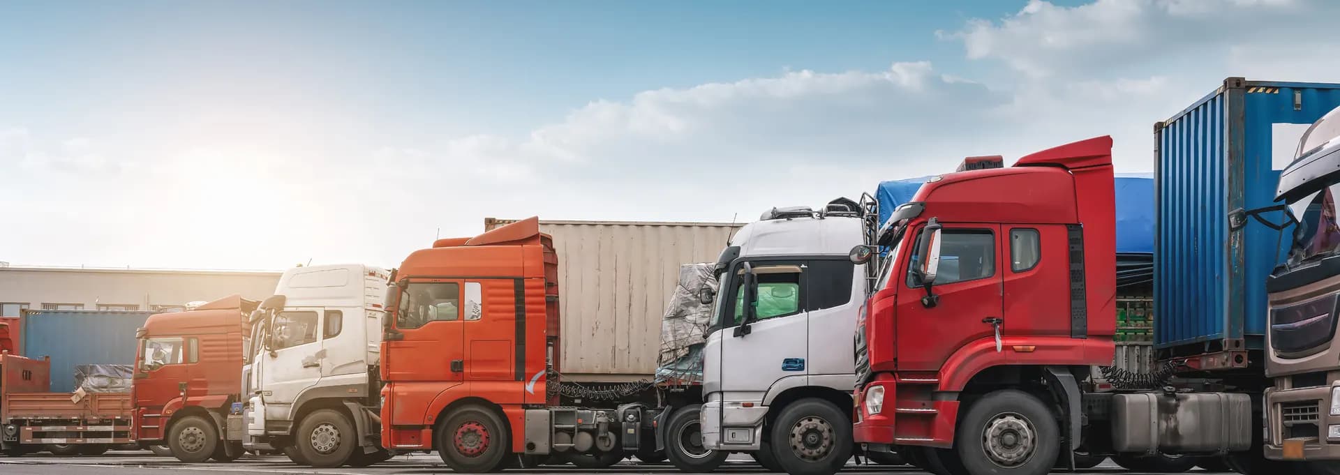 Full truckload freight truck on open road for dedicated FTL shipping services